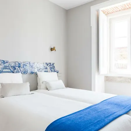 Alfama Sophisticate Flat With Balconies 2bedrs 2baths & Ac In 19th Century Building Historic Center Apartamento