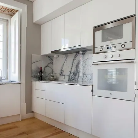 Alfama Sophisticate Flat With Balconies 2bedrs 2baths & Ac In 19th Century Building Historic Center Lisbon