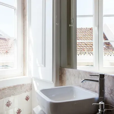 Alfama Sophisticate Flat With Balconies 2bedrs 2baths & Ac In 19th Century Building Historic Center