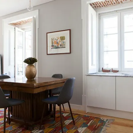 Alfama Sophisticate Flat With Balconies 2bedrs 2baths & Ac In 19th Century Building Historic Center Apartment *