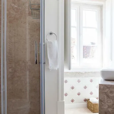 Alfama Sophisticate Flat With Balconies 2bedrs 2baths & Ac In 19th Century Building Historic Center Lisbon