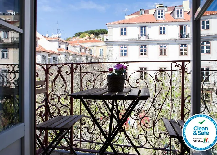 Alfama Sophisticate Flat With Balconies 2bedrs 2baths & Ac In 19th Century Building Historic Center Lisboa