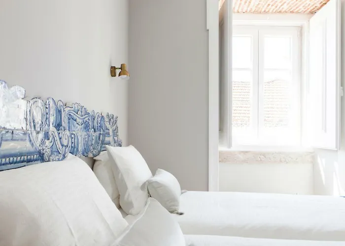 Alfama Sophisticate Flat With Balconies 2bedrs 2baths & Ac In 19th Century Building Historic Center