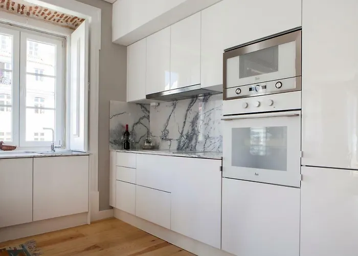 Alfama Sophisticate Flat With Balconies 2bedrs 2baths & Ac In 19th Century Building Historic Center Lisboa