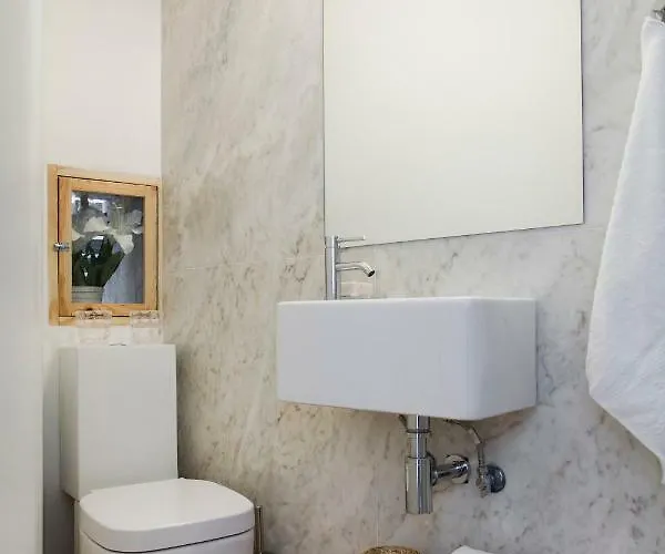 Alfama Sophisticate Flat With Balconies 2bedrs 2baths & Ac In 19th Century Building Historic Center شقة