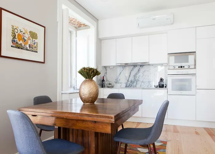 شقة Alfama Sophisticate Flat With Balconies 2bedrs 2baths & Ac In 19th Century Building Historic Center Lisboa