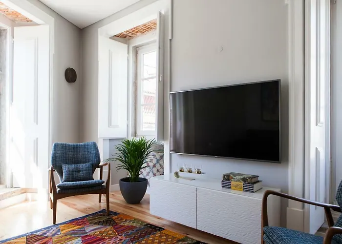 شقة Alfama Sophisticate Flat With Balconies 2bedrs 2baths & Ac In 19th Century Building Historic Center *