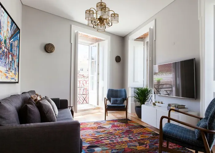 شقة Alfama Sophisticate Flat With Balconies 2bedrs 2baths & Ac In 19th Century Building Historic Center *