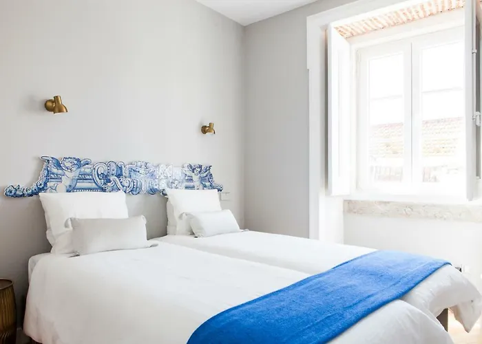 Alfama Sophisticate Flat With Balconies 2bedrs 2baths & Ac In 19th Century Building Historic Center شقة
