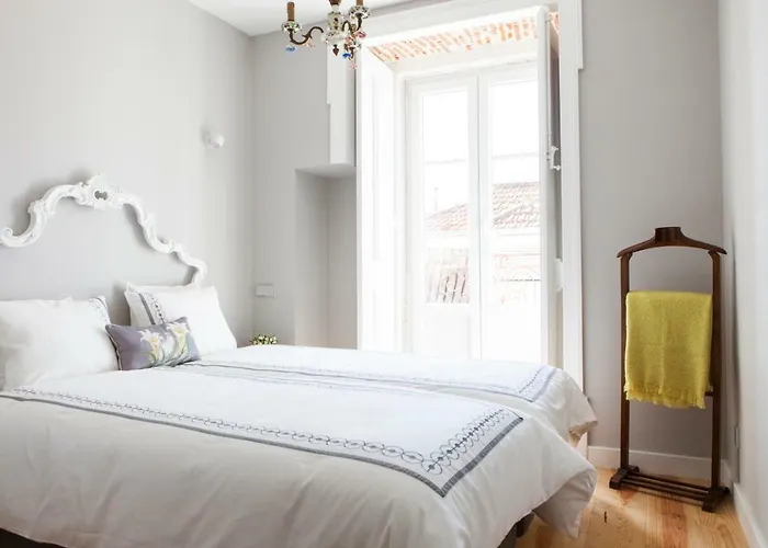 Alfama Sophisticate Flat With Balconies 2bedrs 2baths & Ac In 19th Century Building Historic Center