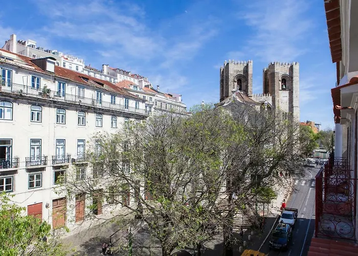 شقة Alfama Sophisticate Flat With Balconies 2bedrs 2baths & Ac In 19th Century Building Historic Center Lisboa