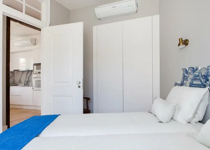 Alfama Sophisticate Flat With Balconies 2bedrs 2baths & Ac In 19th Century Building Historic Center شقة Lisboa