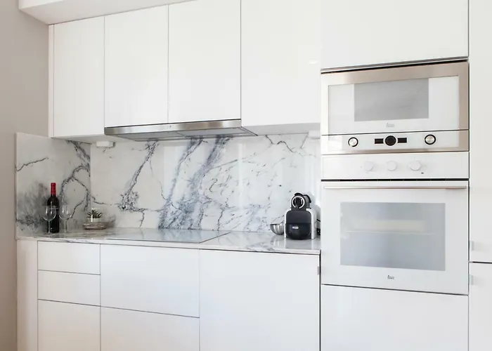 Alfama Sophisticate Flat With Balconies 2bedrs 2baths & Ac In 19th Century Building Historic Center