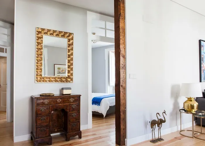شقة Alfama Sophisticate Flat With Balconies 2bedrs 2baths & Ac In 19th Century Building Historic Center Lisboa