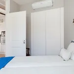 Alfama Sophisticate Flat With Balconies 2bedrs 2baths & Ac In 19th Century Building Historic Center アパート リスボン