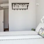 Alfama Sophisticate Flat With Balconies 2bedrs 2baths & Ac In 19th Century Building Historic Center アパート *